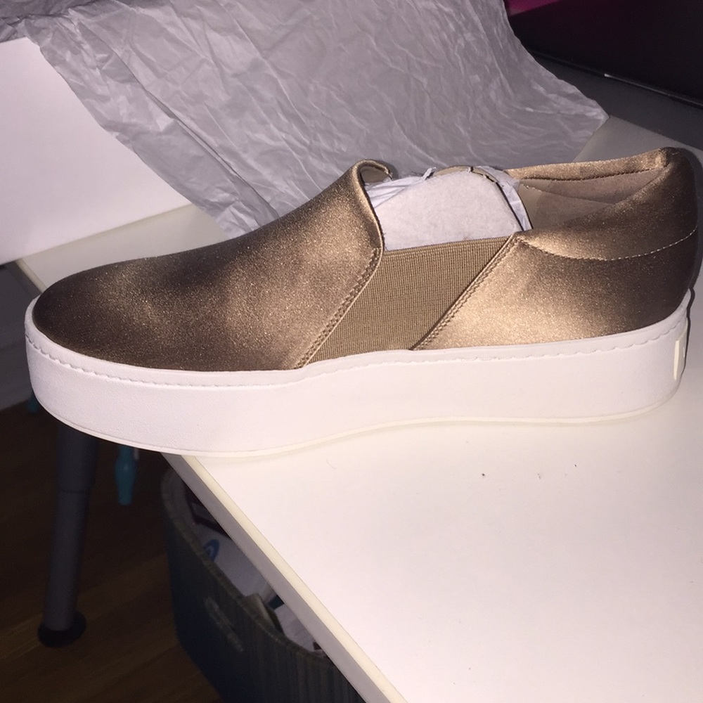 Vince warren shoe size 6.5!! Make an offer!!